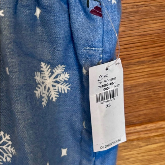 CUTE NWT OLD NAVY WOMEN’S WINTER PAJAMAS - Picture 2 of 3